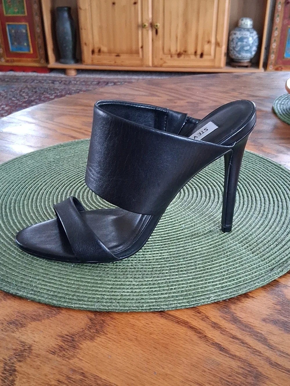 Steve Madden Black Leather Mallory Whimsigoth Sleek Stilleto Heels Size 6 - Picture 1 of 9